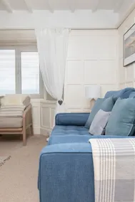 Stunning beachfront home with panoramic sea views - Image 4