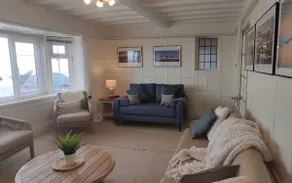 Stunning beachfront home with panoramic sea views - Image 3