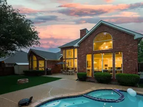 Captivating 6BR/3B Holiday Home with Pool & Fire P - Image 2