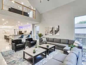 Captivating 6BR/3B Holiday Home with Pool & Fire P - Image 5