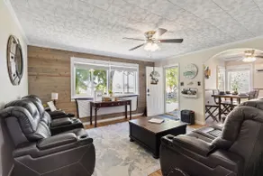 Cozy Farmhouse near Mammoth Cave on 45+ acre animal farm - Image 3