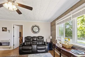 Cozy Farmhouse near Mammoth Cave on 45+ acre animal farm - Image 4