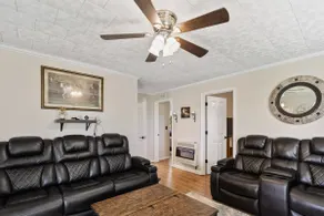 Cozy Farmhouse near Mammoth Cave on 45+ acre animal farm - Image 3