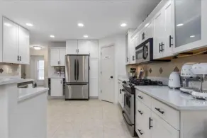Entire Residence- 4 Bedroom Home-2 Miles from EAA - Image 5