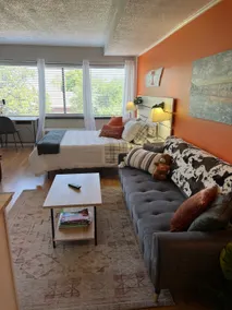 Renovated Studio Condo- Walk to strip, UT, Neyland - Image 3