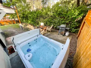 Modern House in the Heart of Grants Pass with Hot Tub and Fire Pit  - Image 3