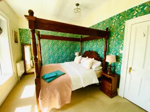 Clarendon View, Historic Apartment with Sea Views - Image 3