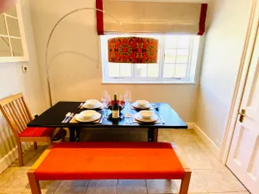 Clarendon View, Historic Apartment with Sea Views - Image 4