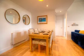Luxury 5* Marina Apartment - Image 4