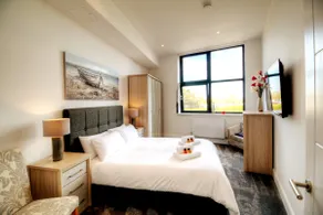 Luxury 5* Marina Apartment - Image 2