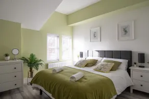 8 Bed, sleeps 10, 3Bath house, over 300 5* reviews - Image 5