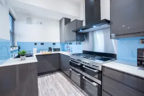 8 Bed, sleeps 10, 3Bath house, over 300 5* reviews - Image 2