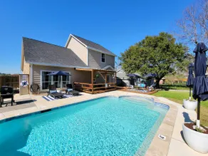 The Bunk Haus - Sleeps 8 Guests + Beautiful NEW POOL! - Image 3