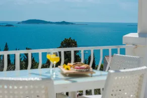 Aurora sea view jacuzzi modern apartment - Image 4