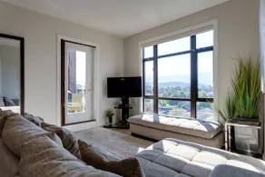Stunning 3 bedroom 2 full bath Condo - Image 2