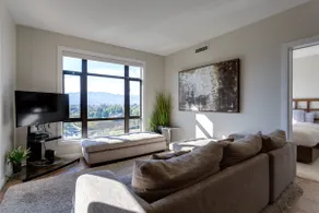 Stunning 3 bedroom 2 full bath Condo - Image 4