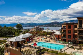 Stunning 3 bedroom 2 full bath Condo - Image 3