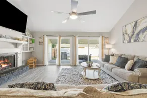 South Tulsa Luxury | 2000ft²•75\"TV•King•BBQ•Yard - Image 4