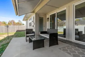 South Tulsa Luxury | 2000ft²•75\"TV•King•BBQ•Yard - Image 5