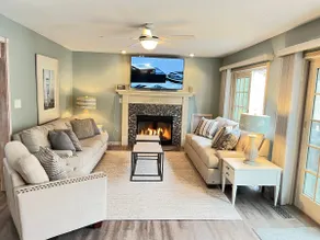 LakePath Beach House - XL hot tub, walk to beach - Image 3