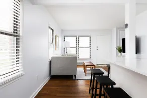 Trendy Royal Oak Townhouse - Image 4