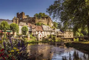 Riverside villa in historical village - Image 2