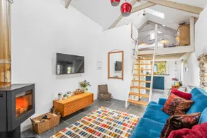 Luxury self-contained cottage for two with hot tub - Image 4