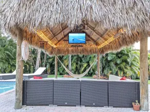 Unique Tropical Paradise! Heated Pool & Tiki Bar - Image 3