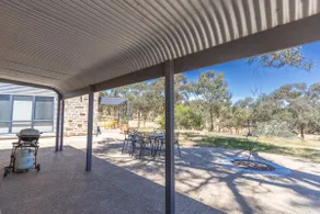 Benny's Retreat Luxury Bushland Escape - Image 5
