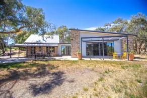 Benny's Retreat Luxury Bushland Escape - Image 2