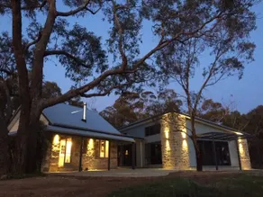Benny's Retreat Luxury Bushland Escape - Image 3