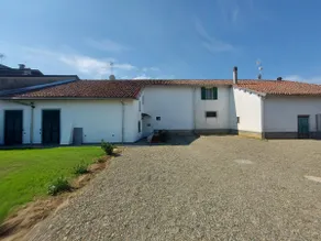 Complete country house in a strategic location - Image 4