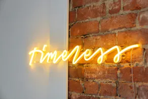 Timeless Loft in OTR |TQL| FREE Parking - Image 4