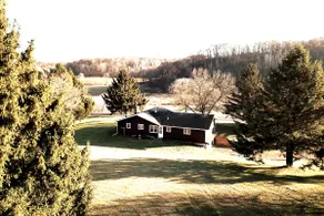 Explore 80 acres • Cozy and pet-friendly home - Image 2