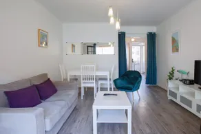 1st floor, air-conditioned, with terrace, parking, and fiber-optic internet - Image 2