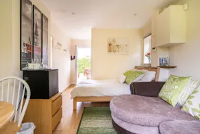 Self-contained, peaceful suite, close to beach - Image 4