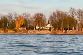 Incredible Lakefront Sunsets @ VT’s #1 Property. - Image 2