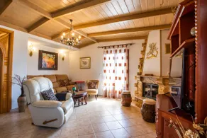 Reisis Family Residence - Image 5