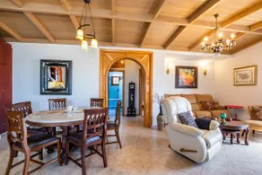Reisis Family Residence - Image 4