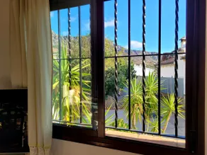 Bright apartment with views and fireplace in Benaocaz - Image 4