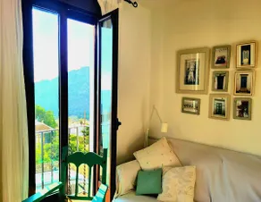 Bright apartment with views and fireplace in Benaocaz - Image 2