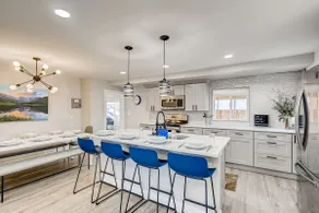 SPACIOUS MODERN HOME, YARD, A/C, W/D, WIFI, TV - Image 3