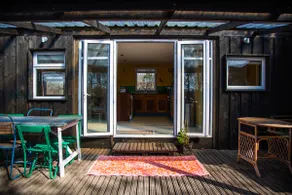 The Deckhouse, cabin with big deck nr Hay-on-Wye - Image 4