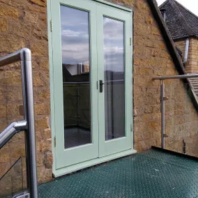 Cotswold Apartment with Panoramic Balcony Views - Image 4