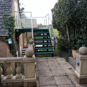 Cotswold Apartment with Panoramic Balcony Views - Image 2