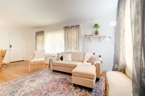 Cozy Boho Apartment-Centrally Located-Self Checkin - Image 2