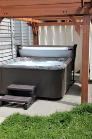 Large Family Home + Hot Tub - Image 4