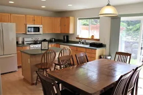 Large Family Home + Hot Tub - Image 2