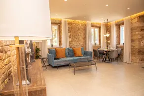 Sopra Mura Luxury Town House - Image 4