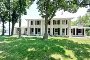 EnglishPrairieBnB - 8 Bedrooms - 4 Bathrooms - Image 2